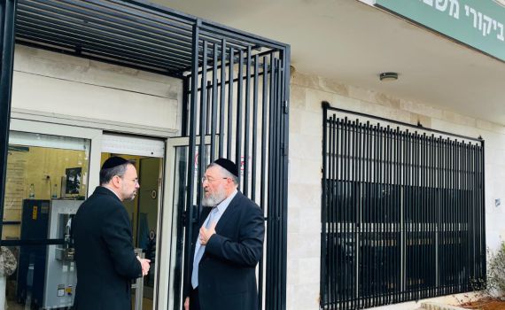 החכ"ים של ש"ס הגיעו לבקר עריקים בכלא: "לא ננוח ולא נשקוט"
