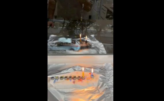 האמבולנסים דוהרים לפיגוע ברקע נרות החנוכה: "לא ינצחו אותנו"