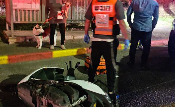 טבריה: רוכב אופנוע כבן 35 נפצע קשה בתאונה עם רכב