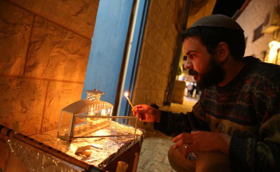 הנרות דולקים והישועות מגיעות: 8 סגולות מיוחדות לחנוכה