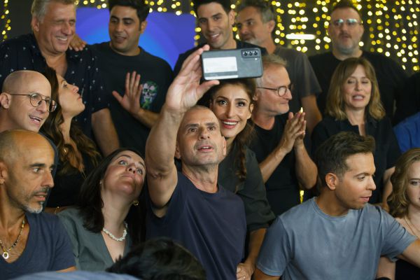 במעבר לא חד: הכותב מ"ארץ נהדרת" מצטרף למפלגת הדמוקרטים