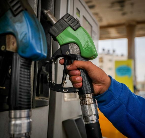 בשורה לנהגים: עם תחילת שנת 2026 מחירי הדלק יצנחו