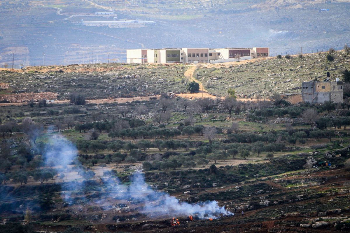 שומרון: עשרות אזרחים יידו אבנים והציתו רכב פלסטיני