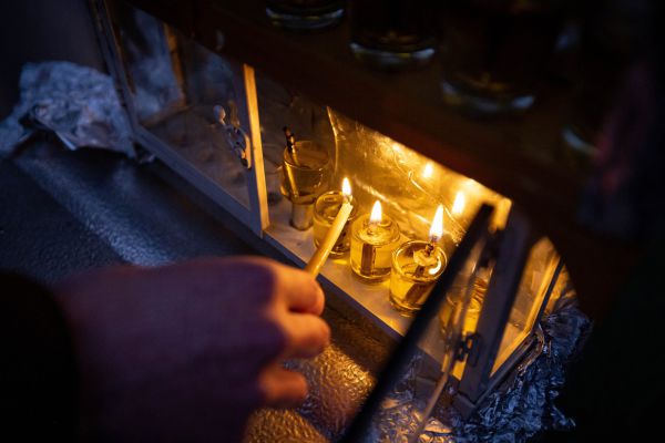 ברכות הדלקת נרות חנוכה עם כל הפיוטים והמזמורים