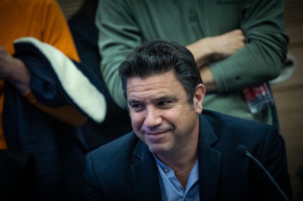 עומרי אסנהיים נשאל אם הוא מאמין לאלי פלדשטיין; כך הוא השיב