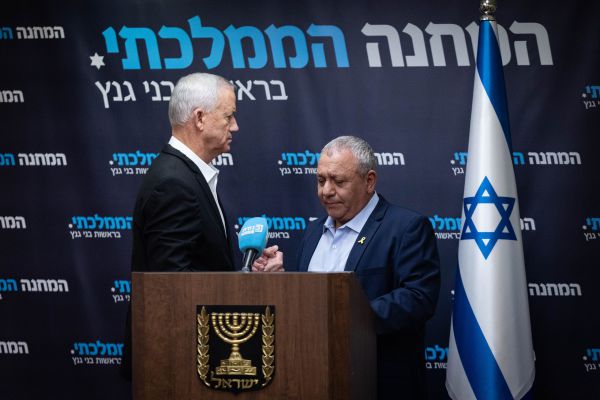 גנץ לאיזנקוט: ממשלת מיעוט תביא עלינו בן גביר עם 20 מנדטים