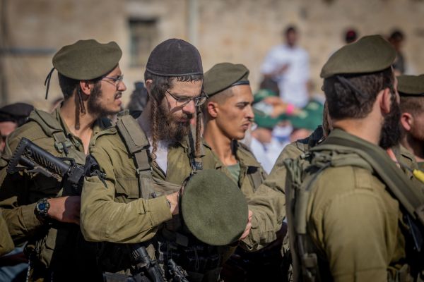 האם אתם בעד או נגד חוק הגיוס? השיבו בסקר סרוגים