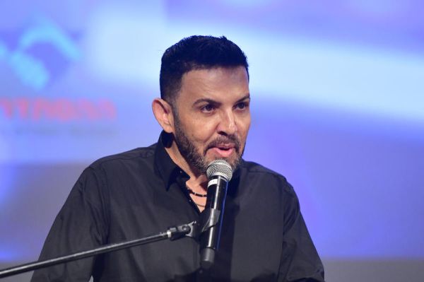 אירוע חריג: מגיש ערוץ 14 התפוצץ על הפטריוטים