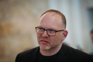 גליקמן: במקום לנשק את כפות רגליהם של אחים לנשק, קיש נלחם בהם