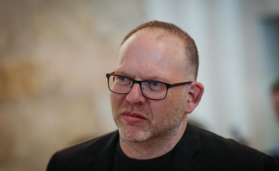 גליקמן: במקום לנשק את כפות רגליהם של אחים לנשק, קיש נלחם בהם