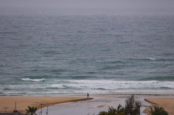 משרד הבריאות מזהיר: "לא להתקרב לחוף הים"