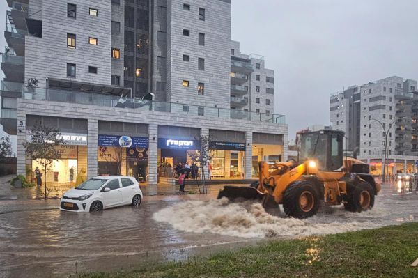 עיר ראשונה בהודעה דרמטית לתושבים: "לא לצאת מהבתים"