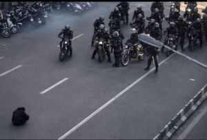 המחאה באיראן יוצאת משליטה, קריאות ברחובות להפלת המשטר