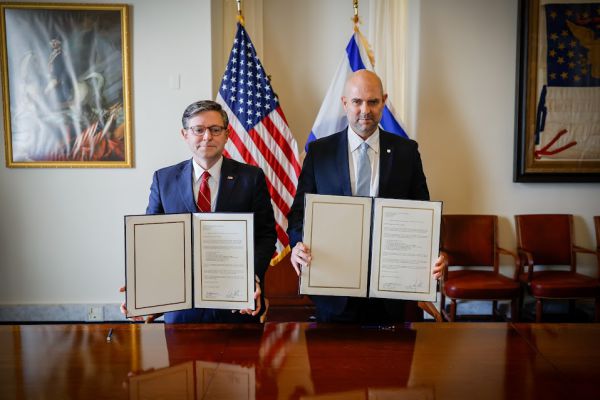 אוחנה וג'ונסון משיקים יוזמה בינלאומית להענקת פרס נובל לטראמפ