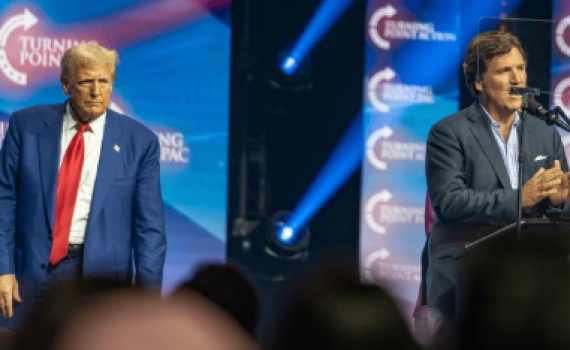 סופג אש: השדרן האנטי ישראלי תחת מתקפה מהימין האמריקאי