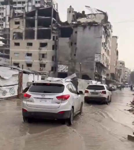 בניינים נופלים, אוהלים נסחפים: הסופה ביירון מכה בעזה