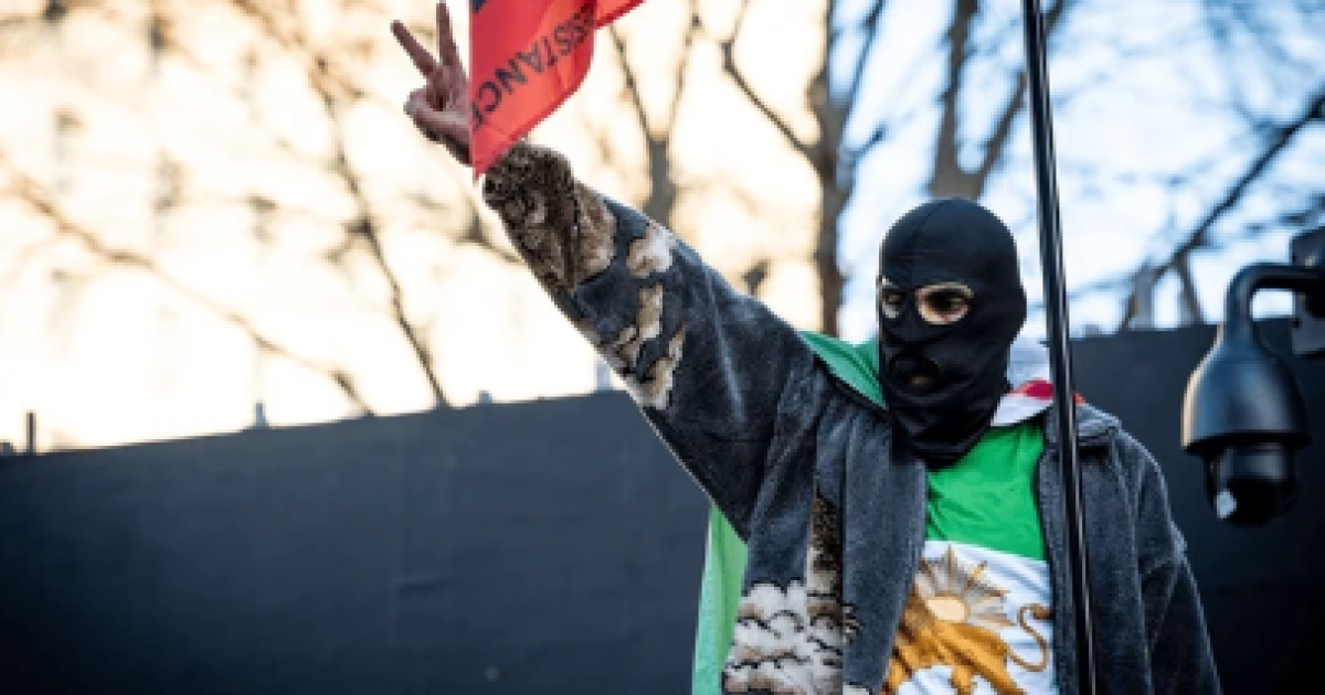 כאוס בטהראן: מחאות ענק, כוחות ביטחון נמלטים ממפגינים