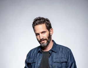 יחד מהתיכון: גורי אלפי בברכה ממיסה ליום הולדת 50 לאשתו