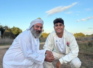 חריגים בנוף: האב ובנו שמגיעים למיליוני צפיות בטיקטוק