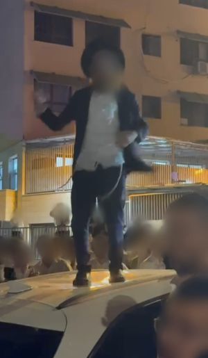 מחאות הגיוס: חרדי נעצר לאחר שקפץ על ניידת ותקף שוטרים