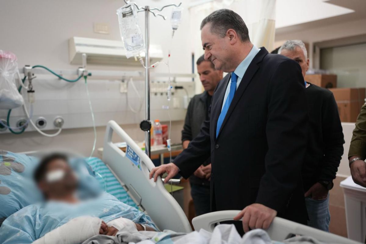 כ"ץ ביקר את הלוחמים הפצועים באירוע ברפיח: "עם ישראל גאה בכם"