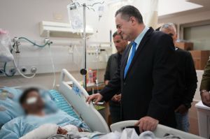 כ"ץ ביקר את הלוחמים הפצועים באירוע ברפיח: "עם ישראל גאה בכם"