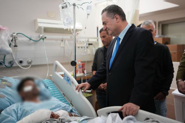 כ"ץ ביקר את הלוחמים הפצועים באירוע ברפיח: "עם ישראל גאה בכם"