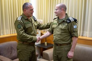 לאחר החלטת רה"מ: גופמן והרמטכ"ל נפגשו "נסייע לו להצליח"