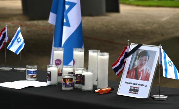 חוזר הביתה: ארונו של סודתיסאק רינתלאק מוטסת לתאילנד