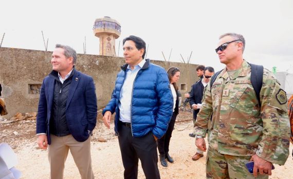 שגריר ארה"ב סייר בצפון: "האיום האיראני נוכח בכל גזרה"