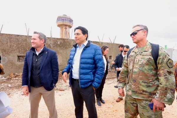 שגריר ארה"ב סייר בצפון: "האיום האיראני נוכח בכל גזרה"