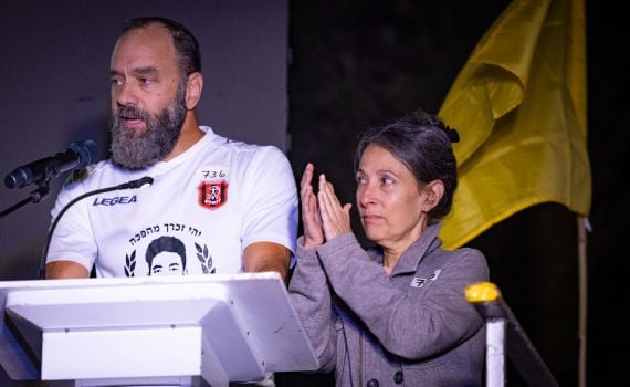 אימו של הירש גולדברג-פולין חושפת: כך אני מדליקה נרות חנוכה