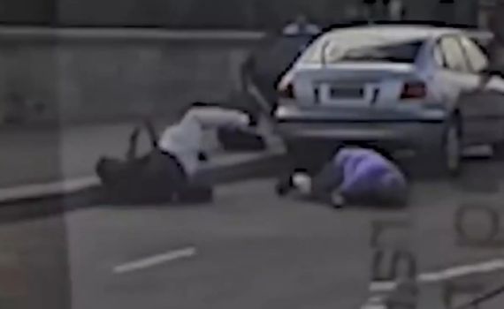 תיעוד חדש מאוסטרליה: גבר חטף את הנשק של אחד המחבלים – ונהרג