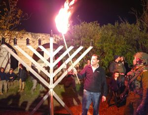 יוסי דגן בהדלקת נרות בש-אנור: "נוסיף עוד הרבה אורות"