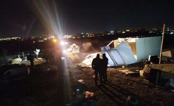 במהלך הלילה: משפחה פונתה מגבעה בהר חברון | צפו בהרס