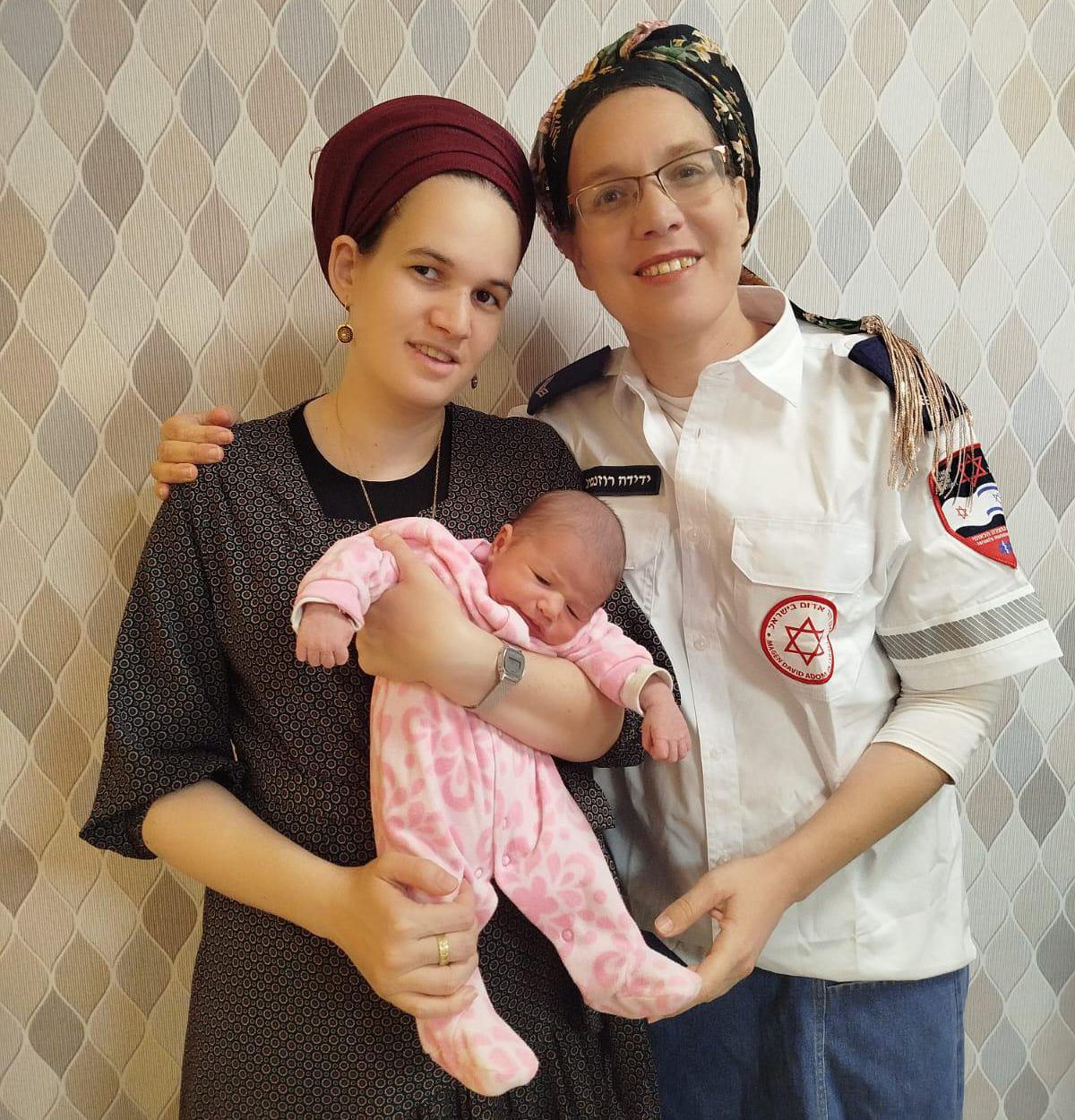 מרגש: הסבתא החובשת יילדה את בתה - "אני באורות"