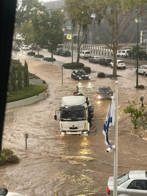 הגשם חזר: כמויות המים הגדולות הציפו את רחובות נתניה