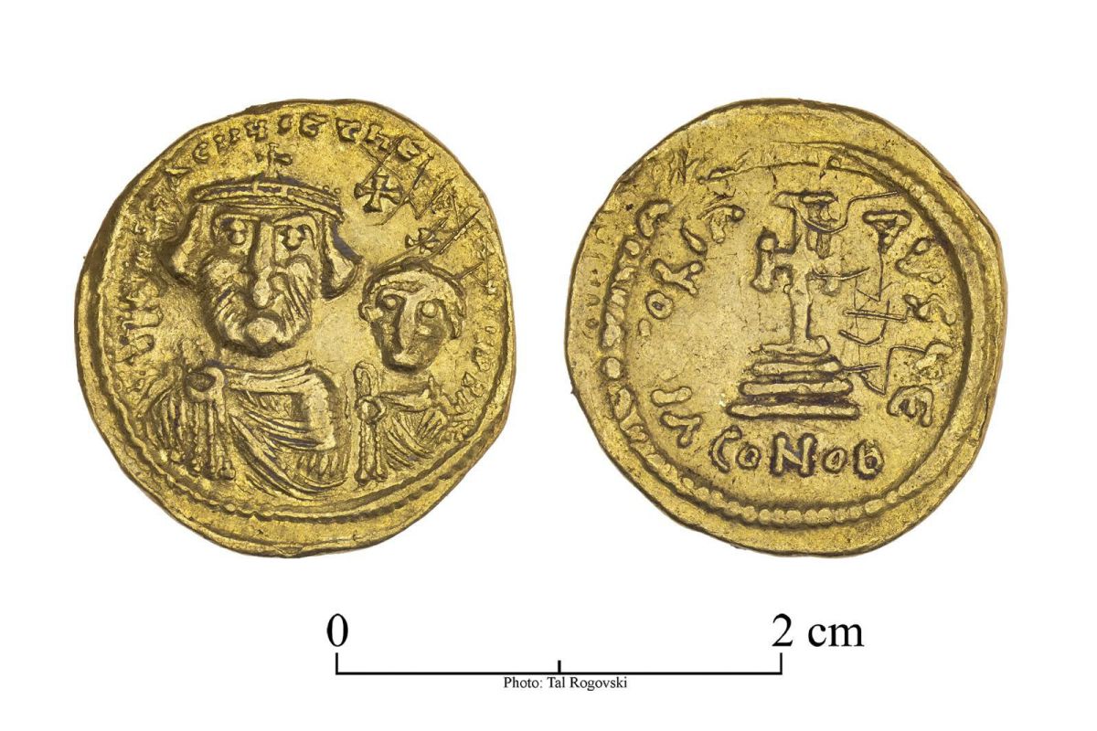 אוצר ביזנטי בלב המדבר: מטבעות וטבעת זהב נחשפו בחורבת הורקניה