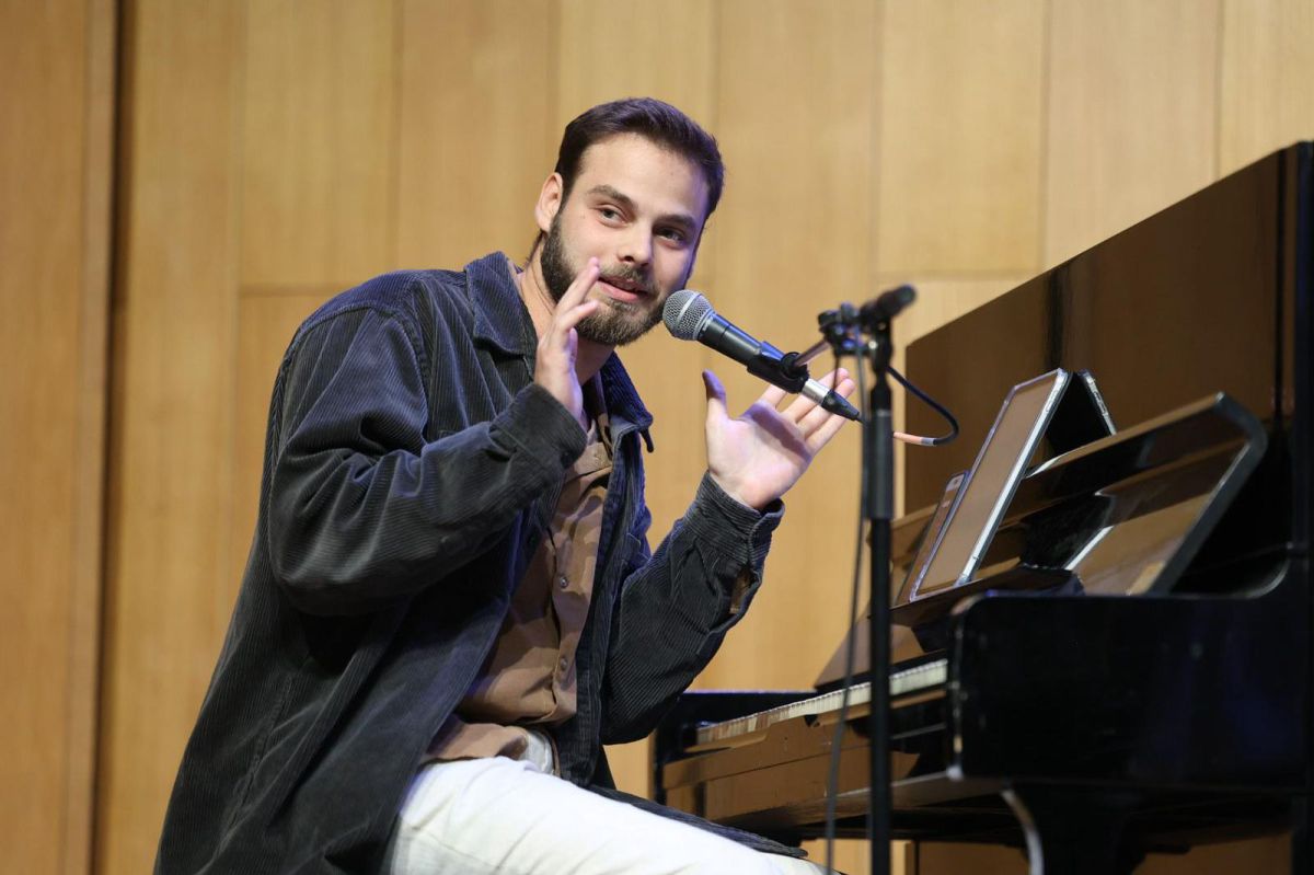 אלון אהל משתף בתהליך השיקום אחרי השבי: "אני רק מסתכל למעלה"