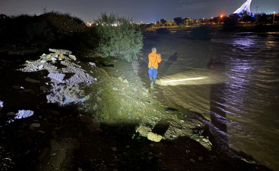 מדבר יהודה: סריקות אחרי אדם שנראה נסחף במים