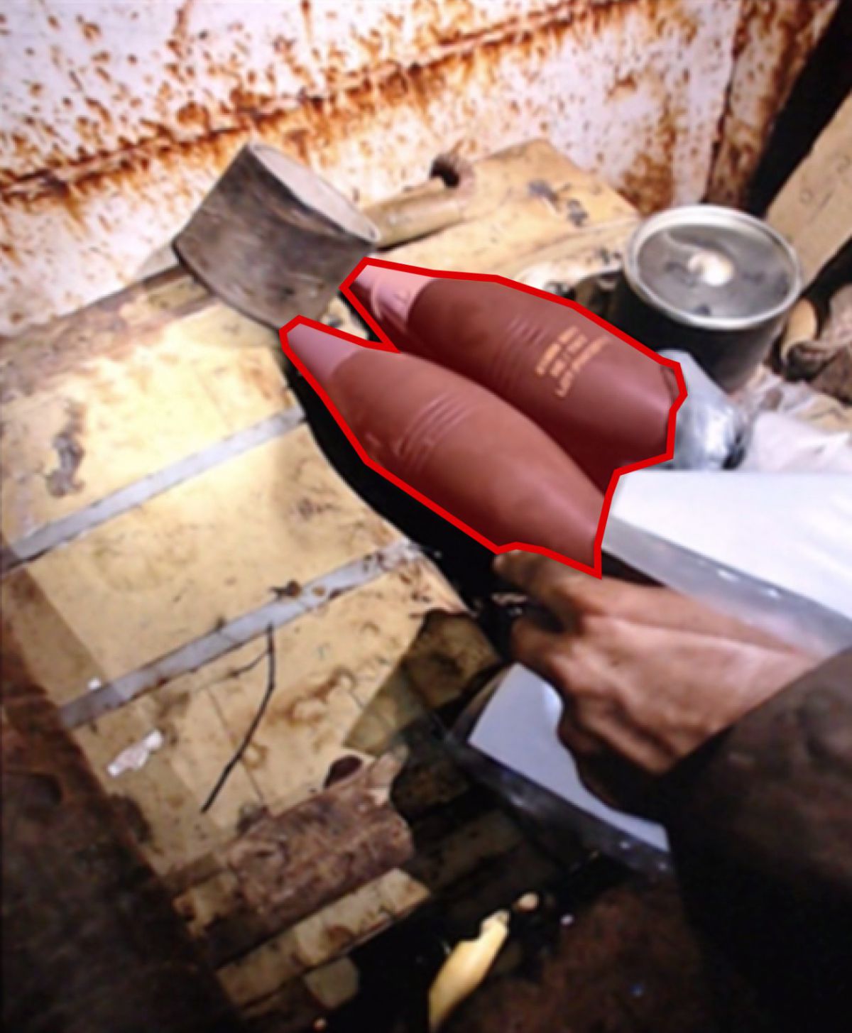 הושמדו פיר ומחסן אמצעי לחימה של חיזבאללה בדרום לבנון | צפו