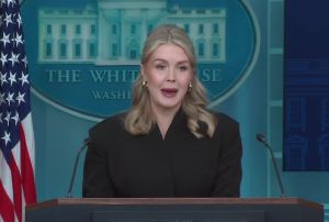 דוברת הבית הלבן: לנשיא טראמפ נמאס מהמו"מ בין רוסיה ואוקראינה