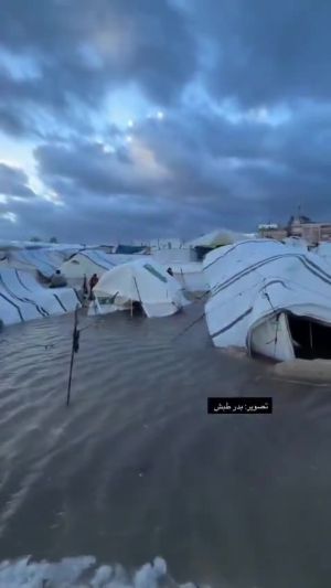 רוח עזה: הגשם והגלים מציפים לפלסטינים את האוהלים