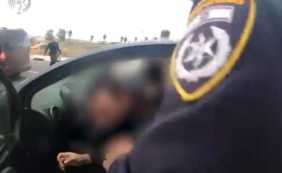 ניסו להתחזות: פלסטינים נתפסו עם כיפה בתום מרדף בכבישי בנימין