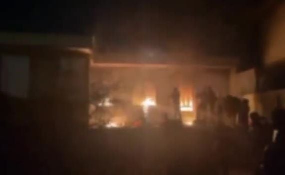 "מוות לחמינאי": המפגינים באיראן הציתו מתקן של הבאסיג'