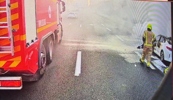 רכב עלה באש באיילון: שיבושי תנועה קשים באזור תל אביב