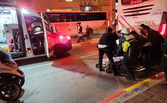 הולך רגל נפגע מאוטובוס בבני ברק, מצבו קשה