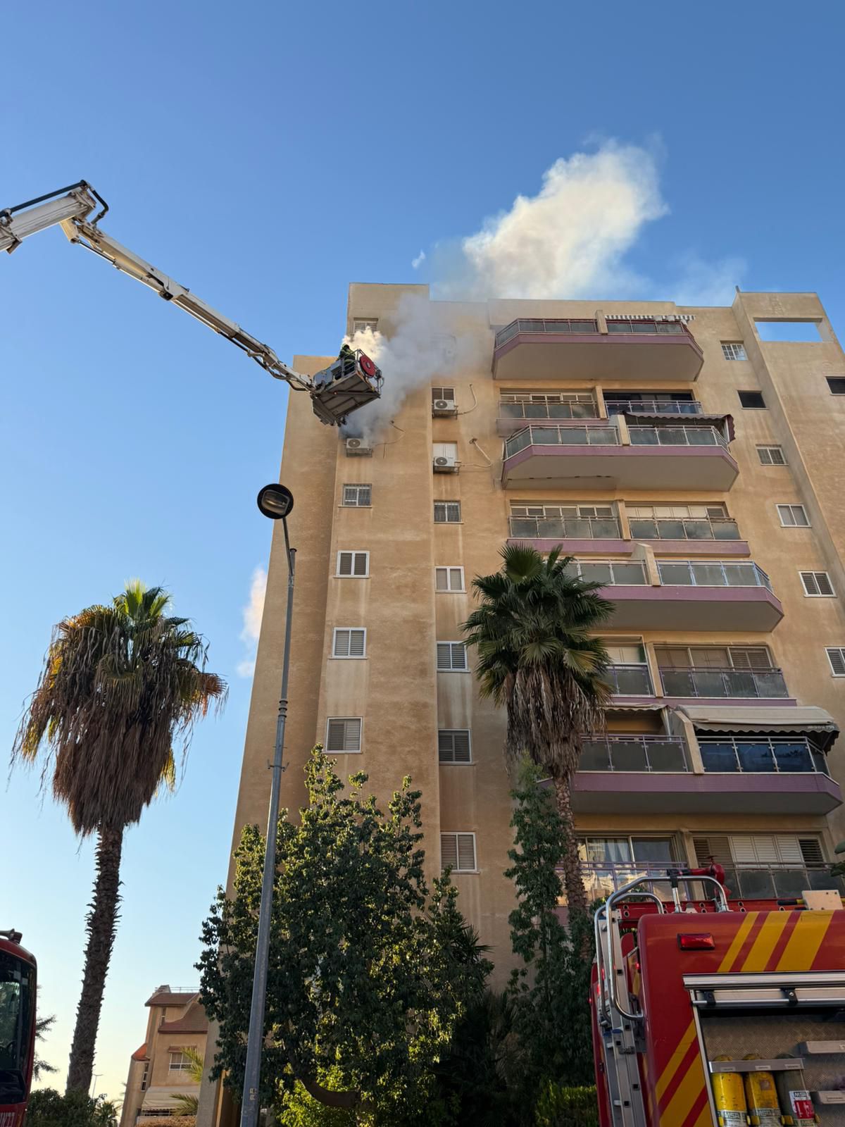 שריפה פרצה בבניין בבאר שבע: 6 דיירים חולצו, בהם תינוקת