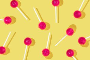 הסתיים בנס: ילדה בלעה סוכרייה עם המקל - וניצלה בניתוח