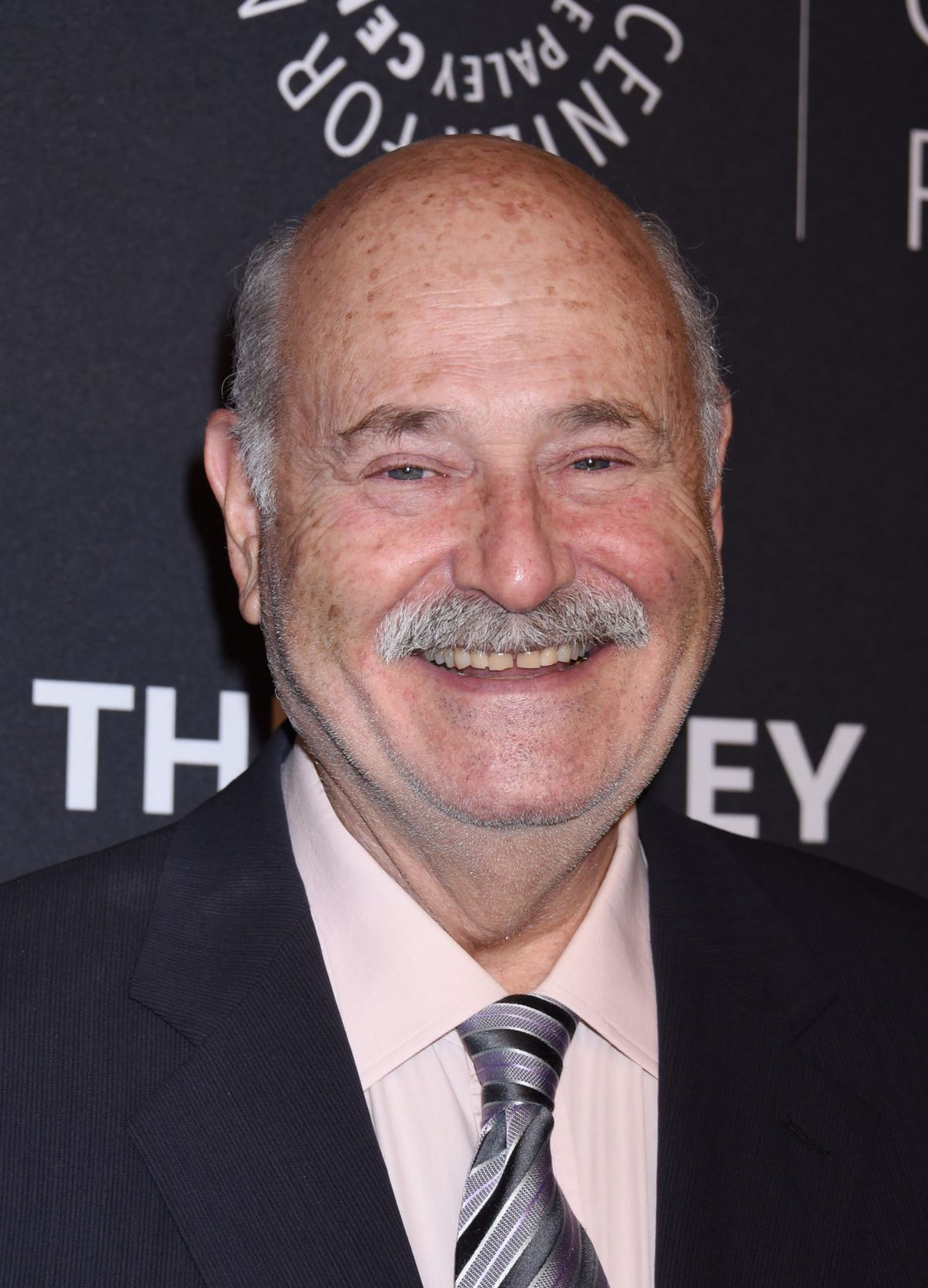 חשד לרצח כפול: הבמאי היהודי ההוליוודי נמצא מת יחד עם אשתו